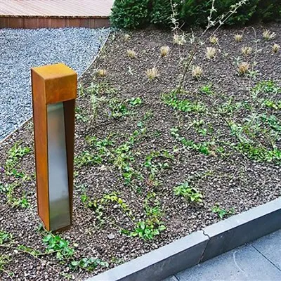 Txoj Kev Corten Steel Sab nraum zoov Bollard Teeb